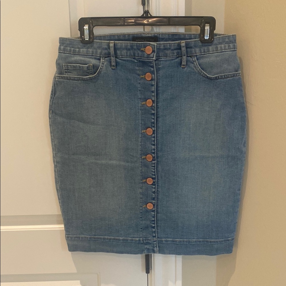 Banana republic denim button front pencil skirt, size 6 petite